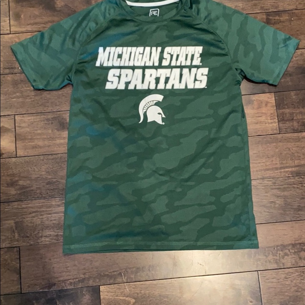 Michigan State men’s medium Tshirt.